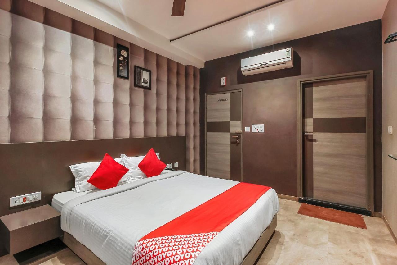 Oyo 26991 Stanza Luxurios Stay Zahirabad Экстерьер фото