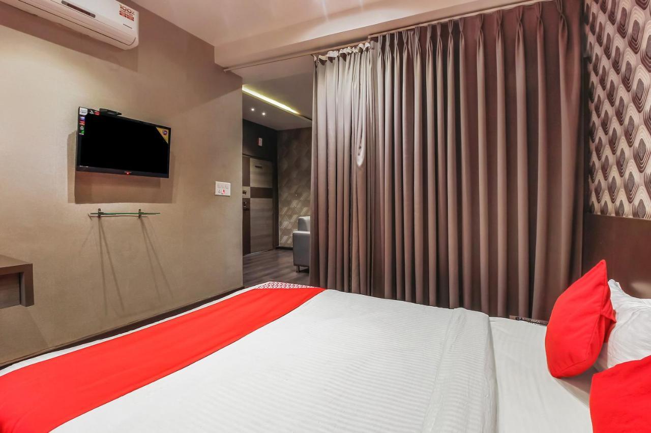 Oyo 26991 Stanza Luxurios Stay Zahirabad Экстерьер фото