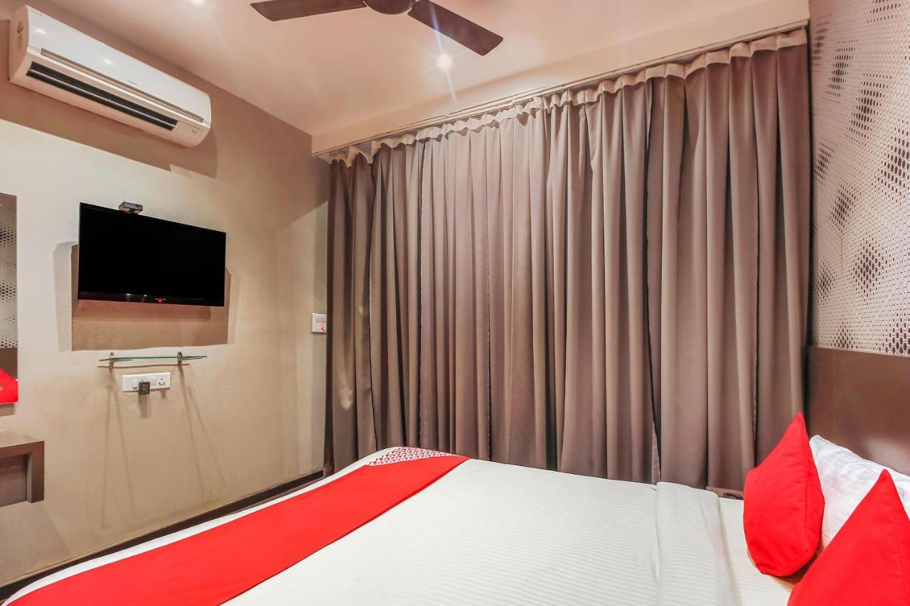 Oyo 26991 Stanza Luxurios Stay Zahirabad Экстерьер фото