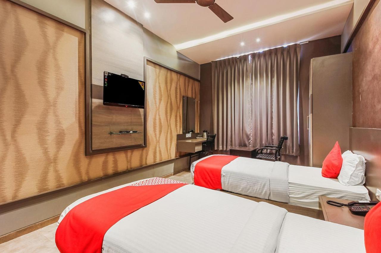 Oyo 26991 Stanza Luxurios Stay Zahirabad Экстерьер фото