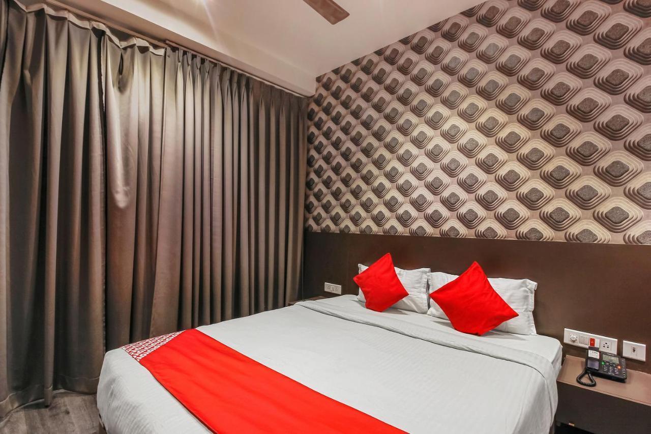 Oyo 26991 Stanza Luxurios Stay Zahirabad Экстерьер фото