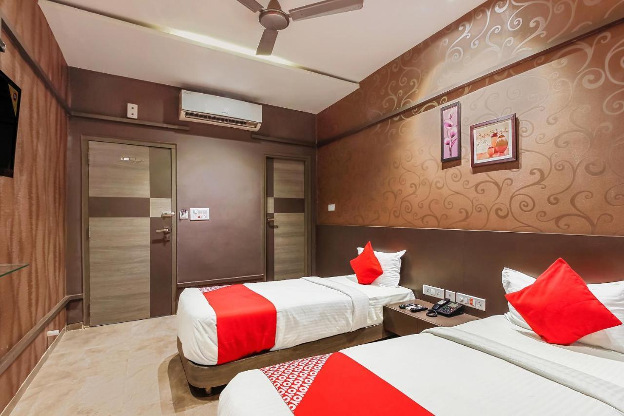 Oyo 26991 Stanza Luxurios Stay Zahirabad Экстерьер фото
