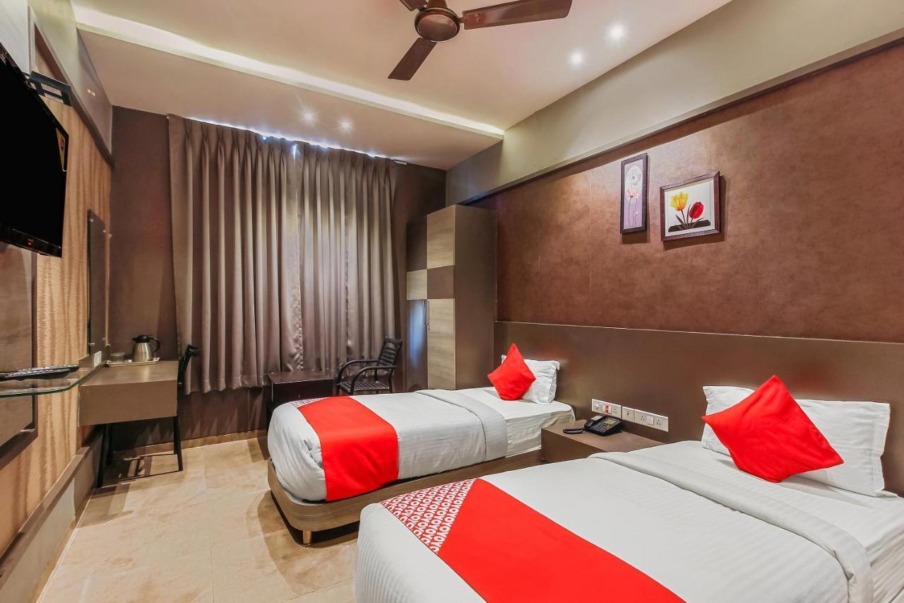Oyo 26991 Stanza Luxurios Stay Zahirabad Экстерьер фото