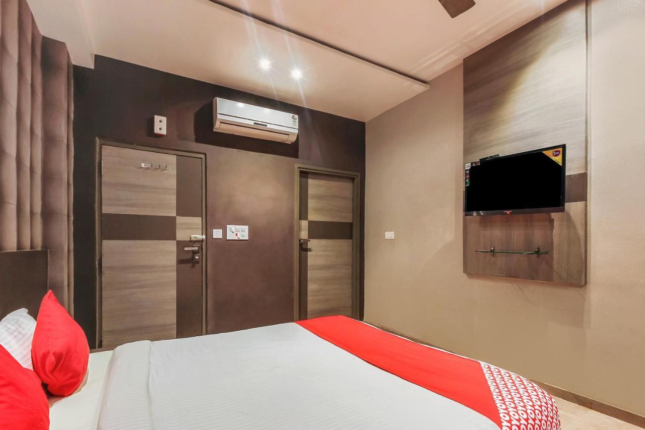 Oyo 26991 Stanza Luxurios Stay Zahirabad Экстерьер фото