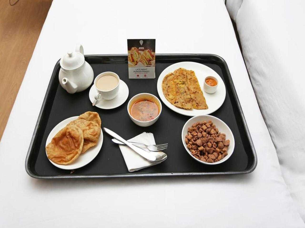 Oyo 26991 Stanza Luxurios Stay Zahirabad Экстерьер фото