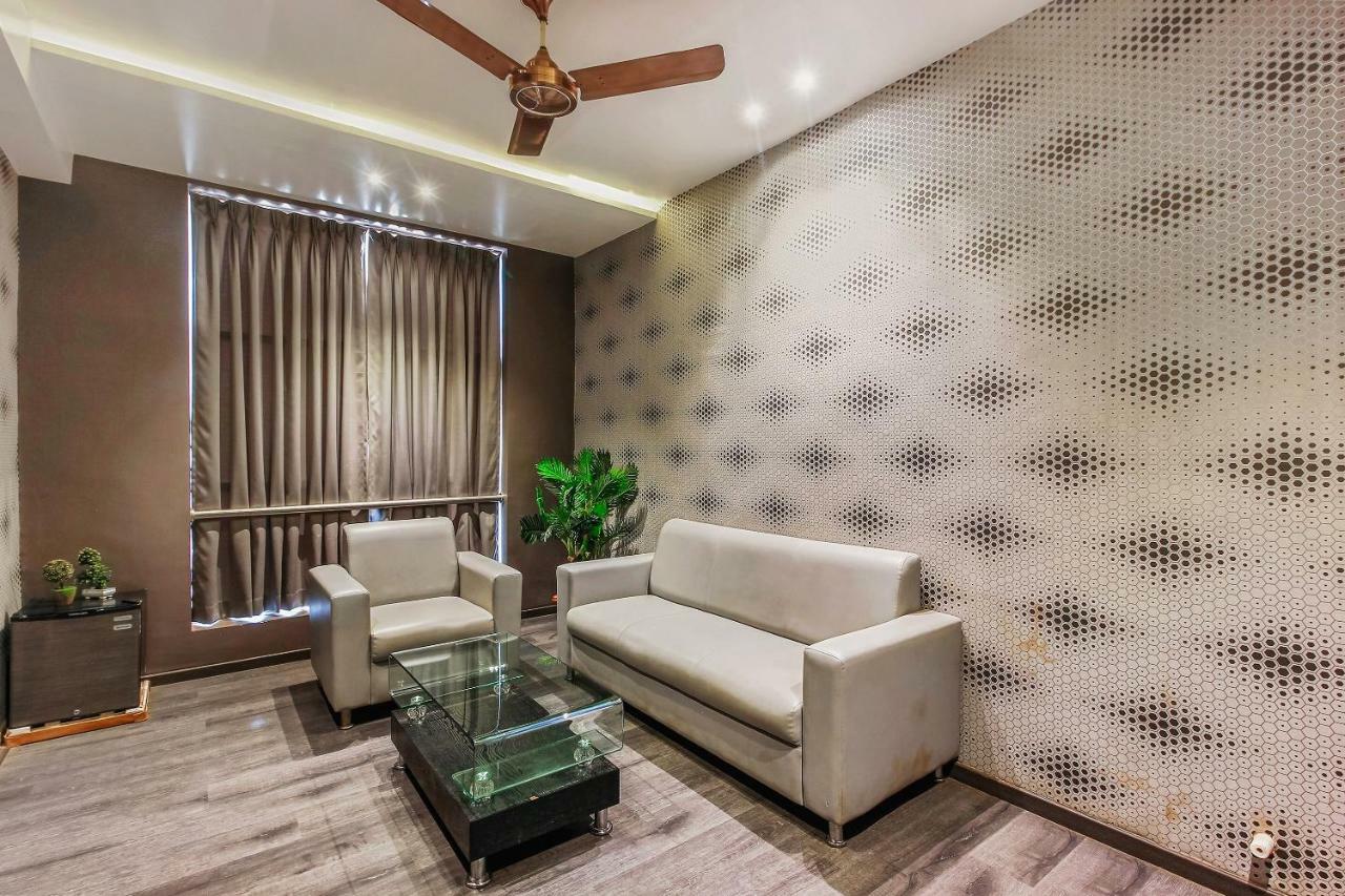 Oyo 26991 Stanza Luxurios Stay Zahirabad Экстерьер фото