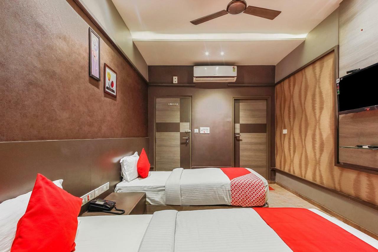 Oyo 26991 Stanza Luxurios Stay Zahirabad Экстерьер фото